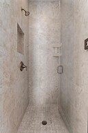 Big Tuna Fr 213 Tahitian Way