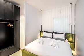 Modern 1 BDR with balcony