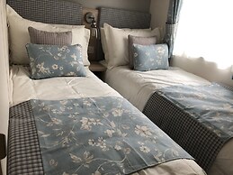 Luxury 2 Bedroom Caravan in Stunning Location