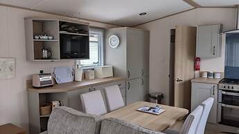Luxury 2 Bedroom Caravan in Stunning Location