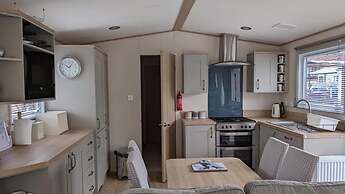 Luxury 2 Bedroom Caravan in Stunning Location