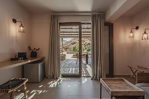 Amal Kythnos Suites