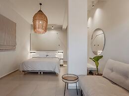 Amal Kythnos Suites