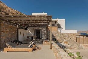 Amal Kythnos Suites