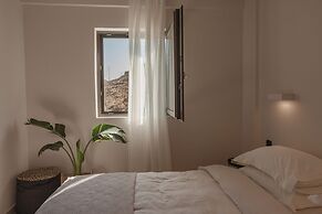 Amal Kythnos Suites