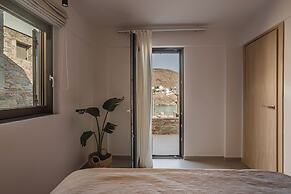 Amal Kythnos Suites