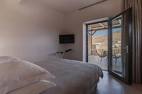 Amal Kythnos Suites