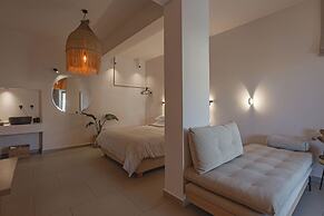 Amal Kythnos Suites