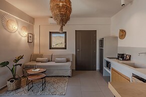 Amal Kythnos Suites