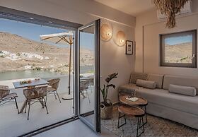 Amal Kythnos Suites