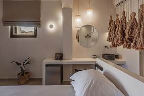 Amal Kythnos Suites