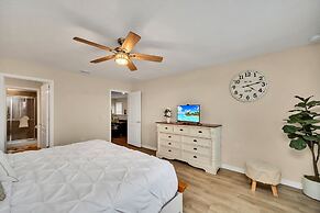 Private Conservation View With Theme Rooms and Beautiful Pool Area, Pe