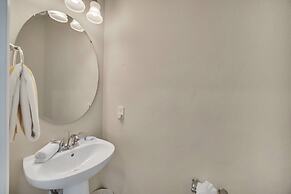 Private Conservation View With Theme Rooms and Beautiful Pool Area, Pe