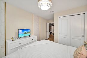 Private Conservation View With Theme Rooms and Beautiful Pool Area, Pe