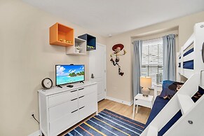 Private Conservation View With Theme Rooms and Beautiful Pool Area, Pe