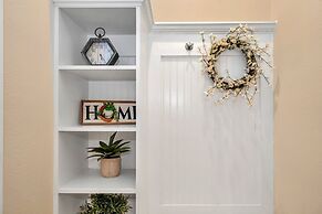 Private Conservation View With Theme Rooms and Beautiful Pool Area, Pe