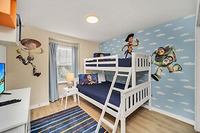 Private Conservation View With Theme Rooms and Beautiful Pool Area, Pe