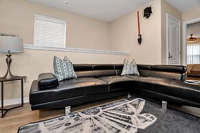 Private Conservation View With Theme Rooms and Beautiful Pool Area, Pe