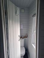 Glamping Hut - Riverview 3