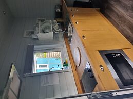 Glamping Hut - Riverview 3