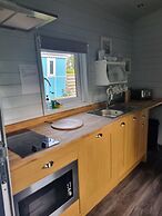 Glamping Hut - Riverview 3