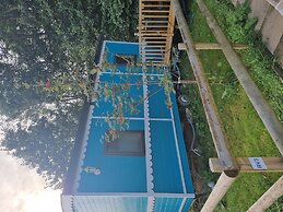 Glamping Hut - Riverview 3