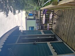 Glamping Hut - Riverview 3