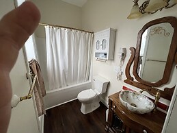 Holland Farmhouse Inn B & B