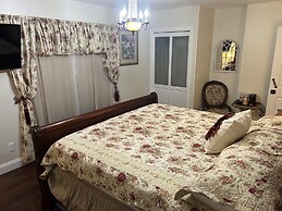 Holland Farmhouse Inn B & B
