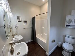 Holland Farmhouse Inn B & B