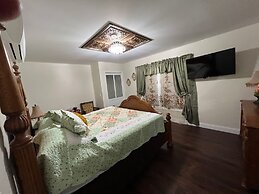 Holland Farmhouse Inn B & B