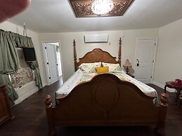Holland Farmhouse Inn B & B