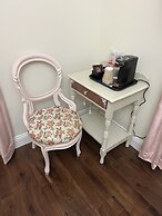 Holland Farmhouse Inn B & B