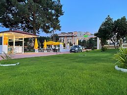 Dream Town Hotel & Restaurant