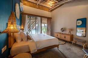 Stunning Architecture 5BR Bamboo With Tropical Pool Villa in Umalas