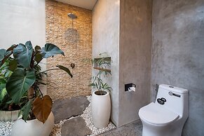 Stunning Architecture 5BR Bamboo With Tropical Pool Villa in Umalas