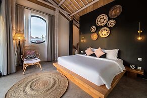 Stunning Architecture 5BR Bamboo With Tropical Pool Villa in Umalas