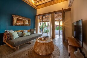 Stunning Architecture 5BR Bamboo With Tropical Pool Villa in Umalas