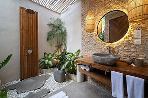 Stunning Architecture 5BR Bamboo With Tropical Pool Villa in Umalas