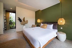 Stunning Architecture 5BR Bamboo With Tropical Pool Villa in Umalas