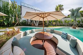 Stunning Architecture 5BR Bamboo With Tropical Pool Villa in Umalas