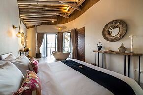 Stunning Architecture 5BR Bamboo With Tropical Pool Villa in Umalas