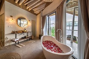 Stunning Architecture 5BR Bamboo With Tropical Pool Villa in Umalas