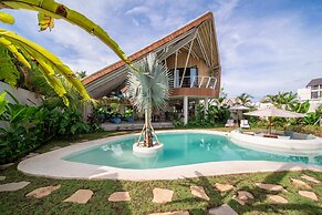 Stunning Architecture 5BR Bamboo With Tropical Pool Villa in Umalas