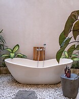 Stunning Architecture 5BR Bamboo With Tropical Pool Villa in Umalas