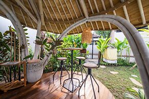 Stunning Architecture 5BR Bamboo With Tropical Pool Villa in Umalas