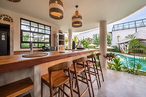 Stunning Architecture 5BR Bamboo With Tropical Pool Villa in Umalas