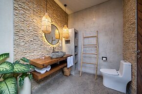 Stunning Architecture 5BR Bamboo With Tropical Pool Villa in Umalas