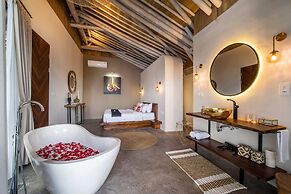 Stunning Architecture 5BR Bamboo With Tropical Pool Villa in Umalas