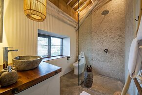 Stunning Architecture 5BR Bamboo With Tropical Pool Villa in Umalas